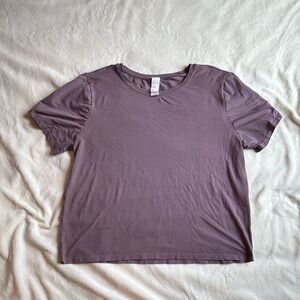 Fabletics Short Sleeve Tee in Soft Purple